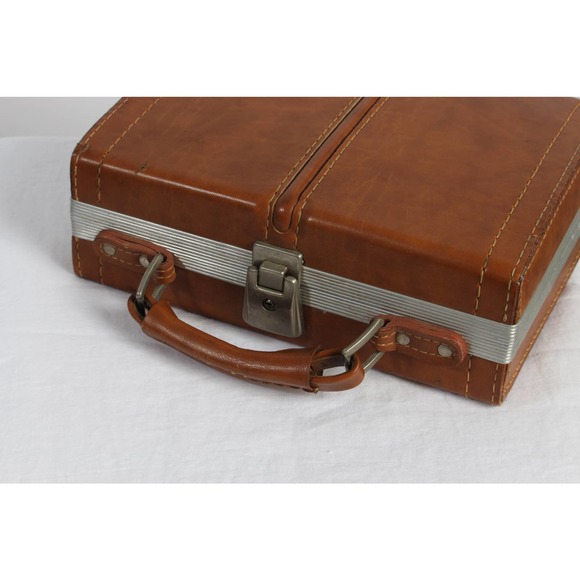 Vintage Cassette Carrying Case - Picture 5 of 6